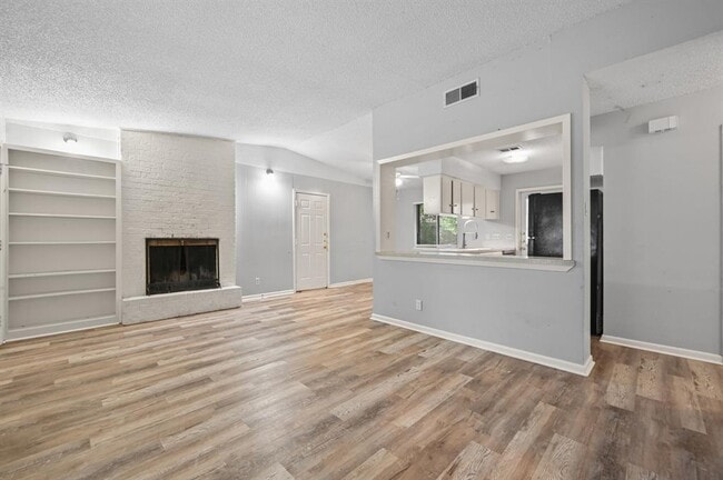 Building Photo - 8910 Little Walnut Pkwy