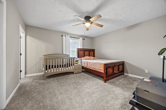 Building Photo - 38 Hallmark Dr