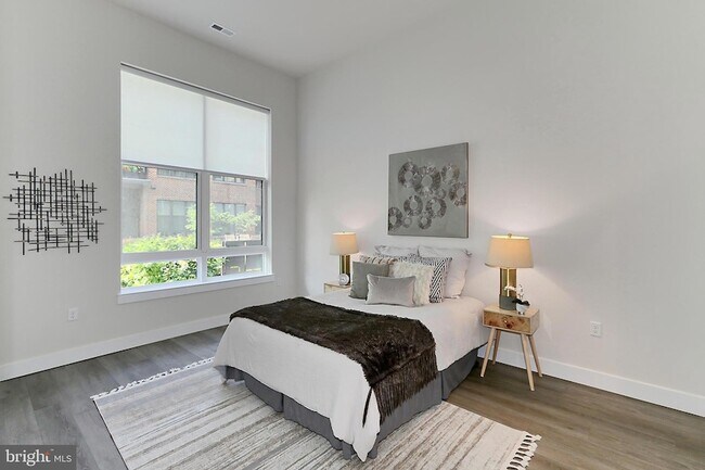 Building Photo - 1761 Old Meadow Rd