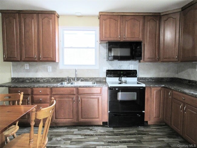 Building Photo - 18 Station Rd