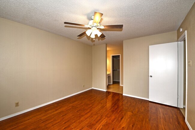 Building Photo - 13706 Winding Hill
