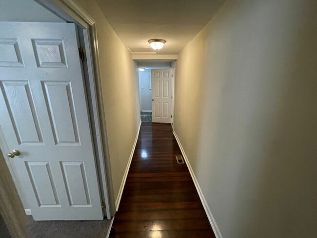 Building Photo - Move in now and pay NO RENT for the rest o...