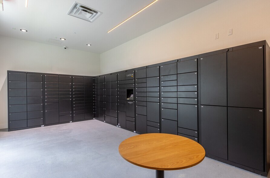 Building Photo - 375 N Biscayne River Dr