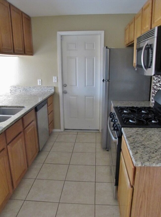 Building Photo - 4BR/2BA/1CG, 1374 sq.ft., w/central A/C in Sierra Vista, AZ