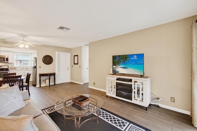 Building Photo - 2661 Barkley Dr W
