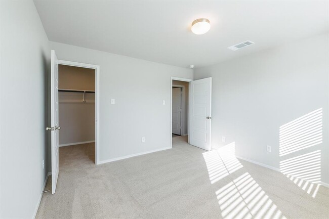 Building Photo - 342 Jade St