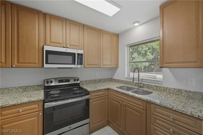 Primary Photo - 1069 Highlands Dr