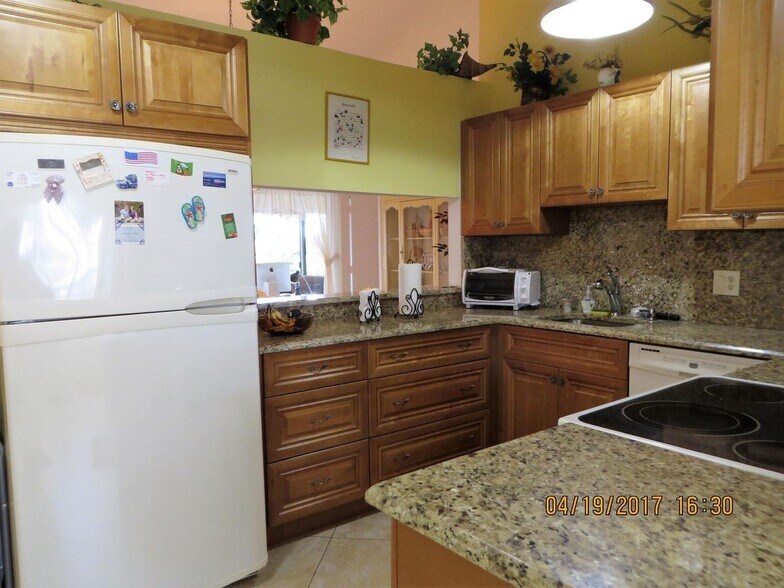 Building Photo - 5839 Parkwalk Cir W