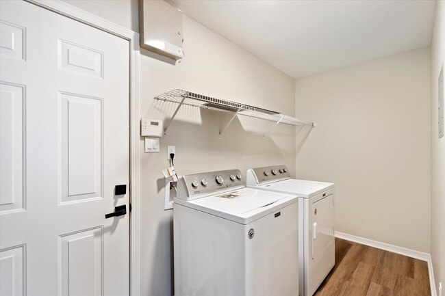 Building Photo - Bay Minette Beauty