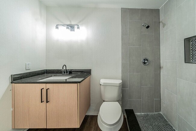 Building Photo - Sable Ln Duplex