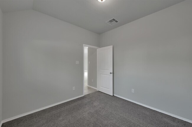 Building Photo - 307 Highland Bayou Dr