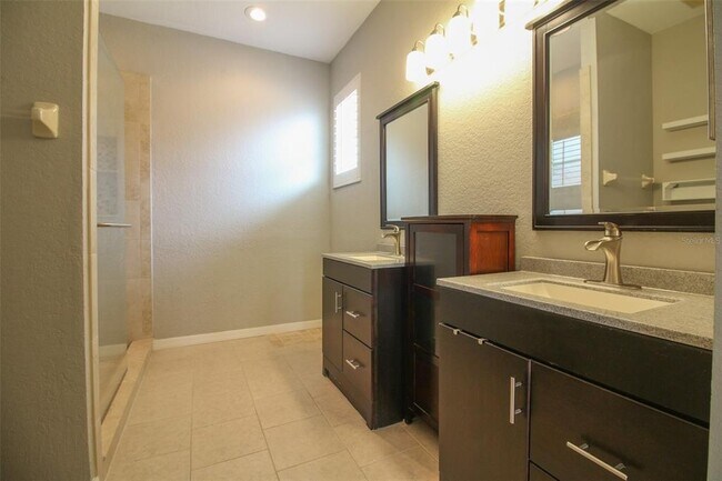 Building Photo - 5491 Moon Valley Dr