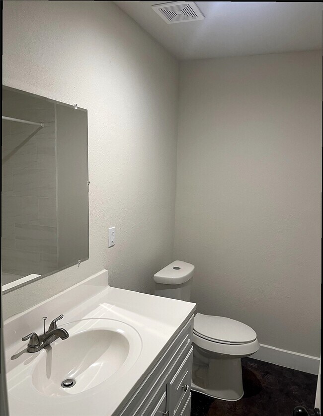 Building Photo - 618 E 40th St