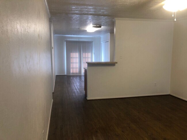 Building Photo - 3600EL