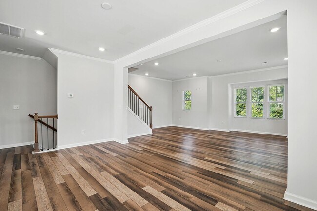 Building Photo - GREAT END UNIT IN CARY! Come see it today!