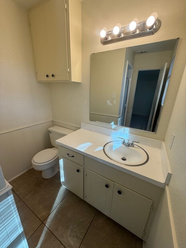 Building Photo - 3417 Timberlane Dr