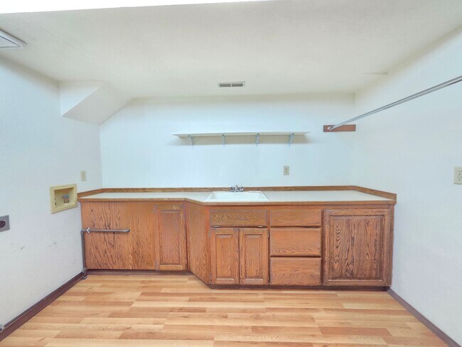 Building Photo - $3,800 - 5 Bed / 4 Baths Stunning Northwood Home with Views