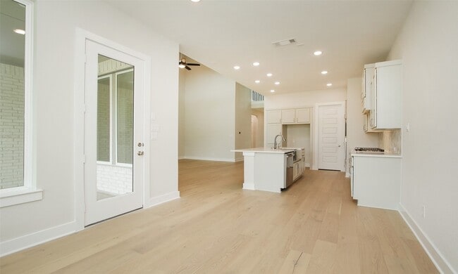 Building Photo - 8018 Hingham Ln