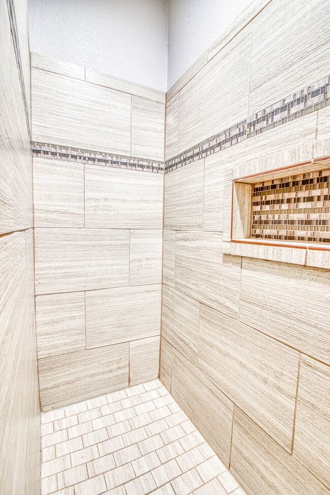 Building Photo - Beautiful 3 bed-2 baths with Casa Club/Gym...