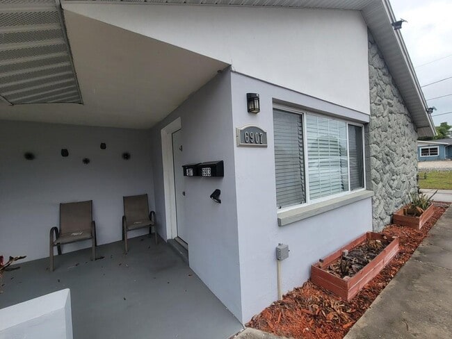 Building Photo - 6907 Forest Ave