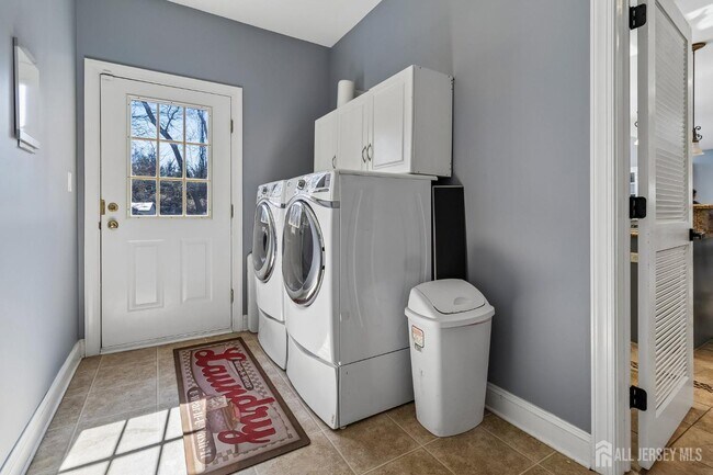 Building Photo - 16 Valley Wood Dr