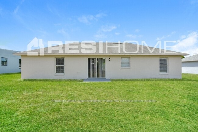 Building Photo - 2924 Norwick St