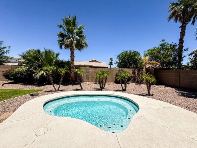 Building Photo - For Rent: 3-bedroom, 2-bathroom home in Barkley Ranch