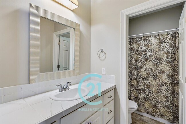Building Photo - Beautiful 4 bedroom, 2 bathroom house in B...