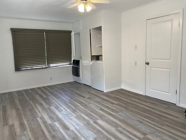 Building Photo - 1530 Daly Dr