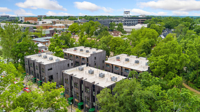 Building Photo - 317 NE Burwood Mews