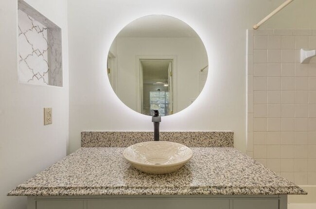 Building Photo - Delightful 2-bedroom, 2-bathroom condo