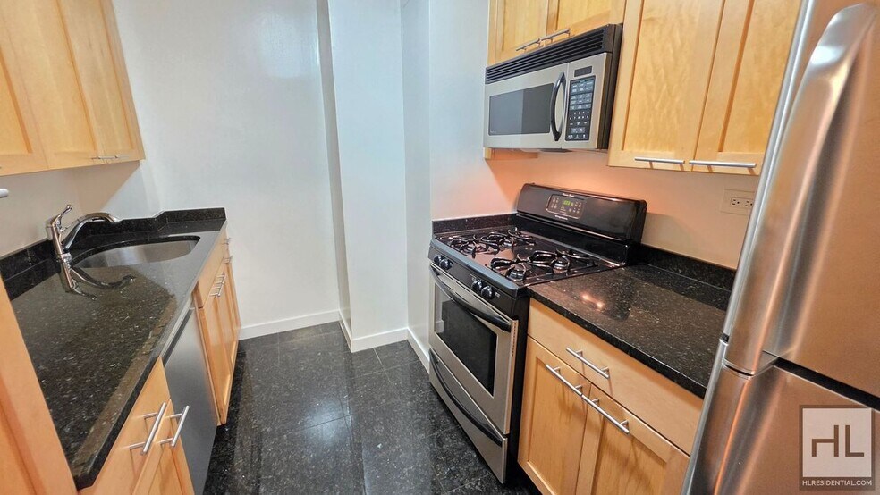 Building Photo - Sunlit 5th-Floor 1-Bed near Union Square | Doorman & Complimentary Gym