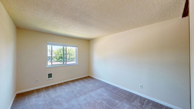 Building Photo - 541 Alameda del Prado