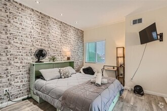 Building Photo - Charming Studio in San Diego