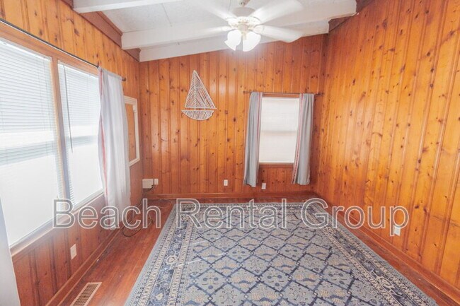 Building Photo - 4718 Seaview St