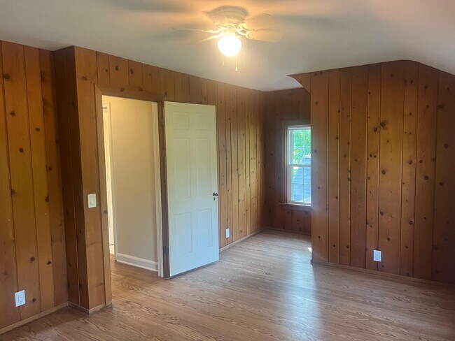 Building Photo - 645 Hi View Ct