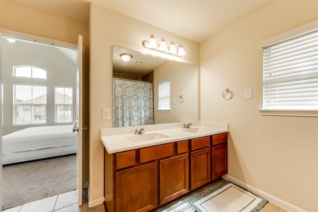 Building Photo - 8407 Hawthorn Vly Ln