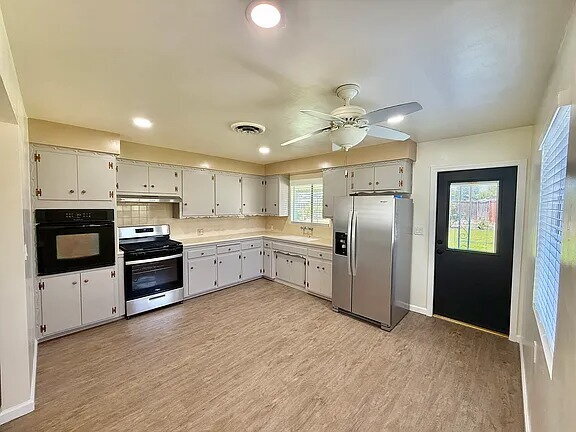 Building Photo - Move-in ready