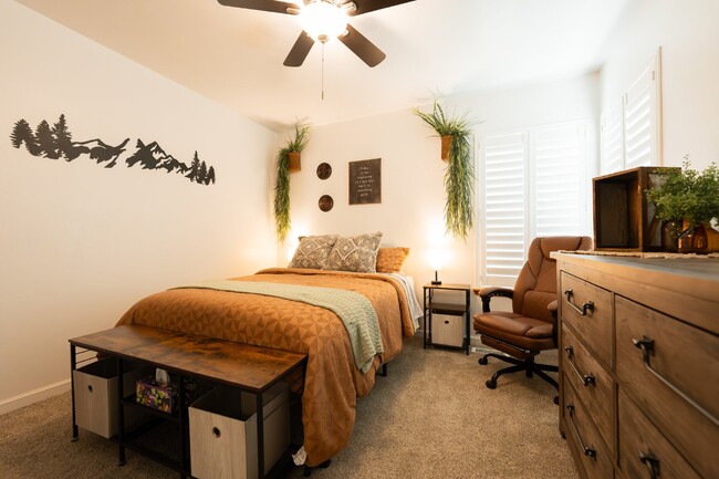 Building Photo - Sanctuary de Bandelier, Unit Bedroom 2 "Ec...