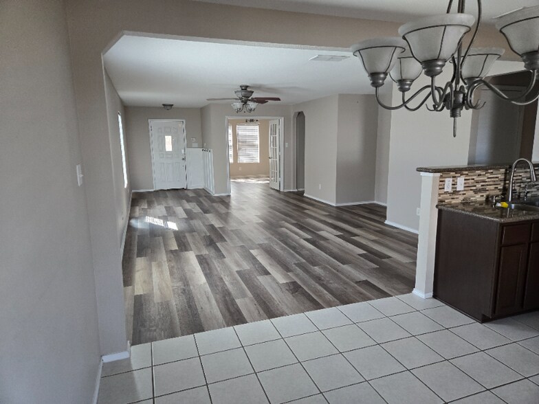 Building Photo - 1615 Spice Spring