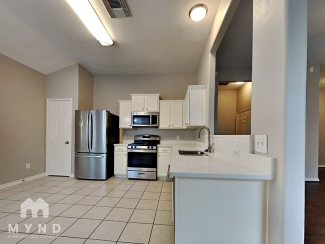 Building Photo - 21635 Falvel Sunset Ct