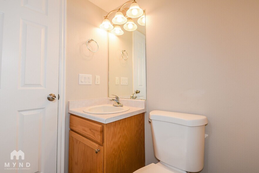 Building Photo - 5463 Ridge Hollow Way