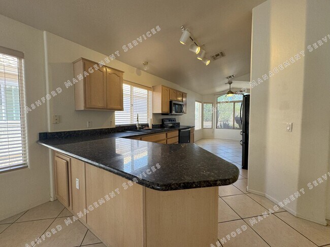 Building Photo - ***MOVE IN SPECIAL!*** BEAUTIFUL 3 BEDROOM...