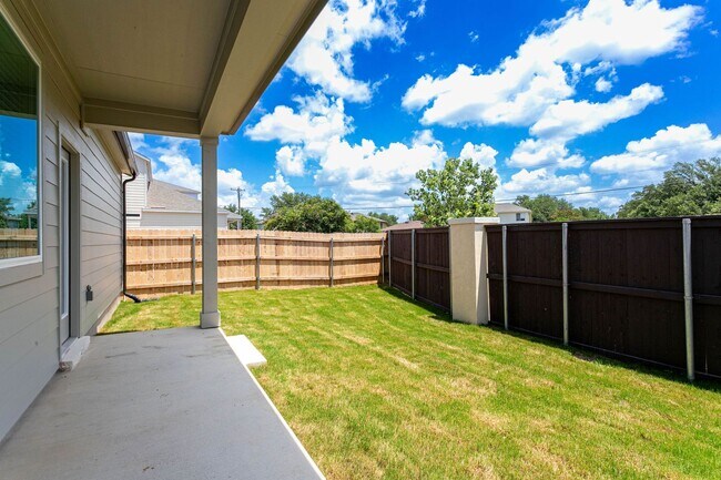 Building Photo - Beautiful 3 Bedroom, 3 Bathroom Home in Ro...