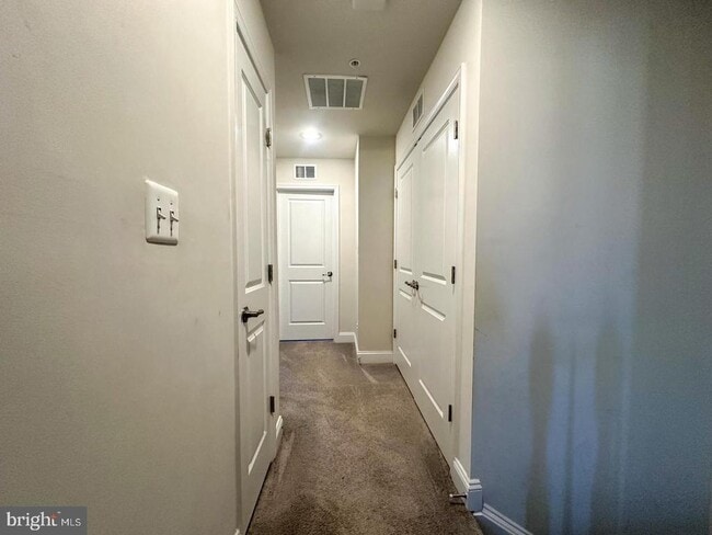 Building Photo - 525 Roszel Way