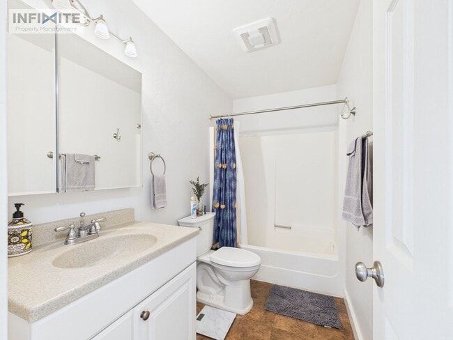Building Photo - Great Four Bedroom! First Month Half Off!!