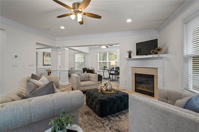 Building Photo - 3910 Dalwood Dr