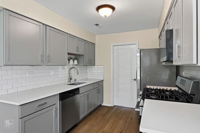 Building Photo - 7922 Knottingham Cir