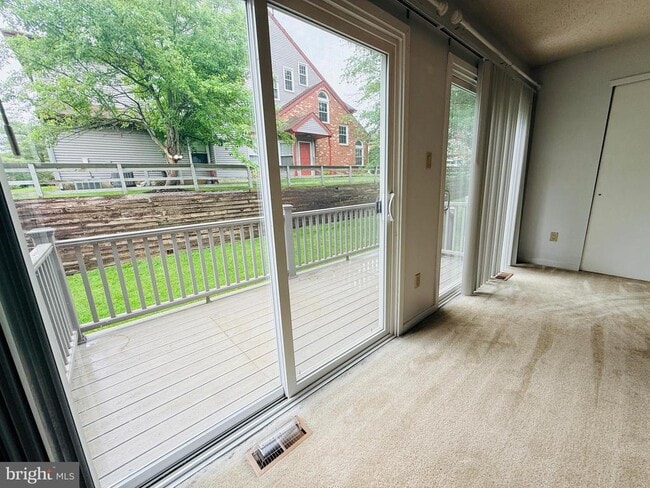 Building Photo - 835 Chanticleer