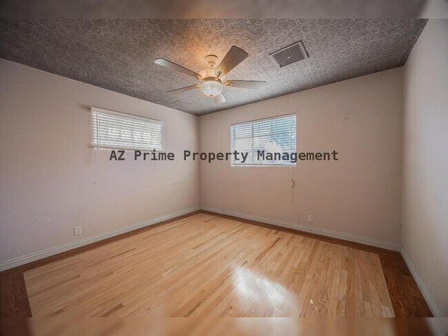 Building Photo - 3137 N 4th Ave